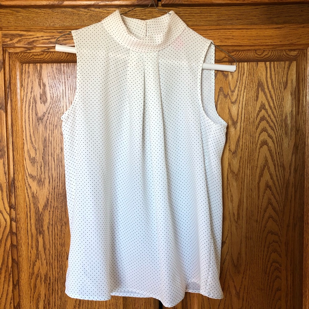 Sleeveless Polka Dot turtle neck Collar blouse